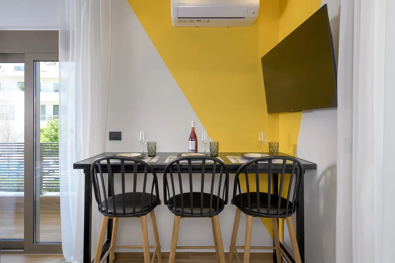 Ilianthos home interior table chairs tv